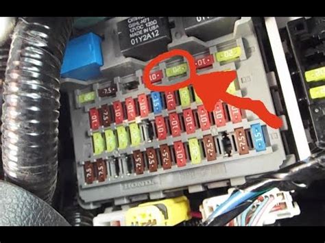 Replacing the Fuse for the In Dash 12V Power Port